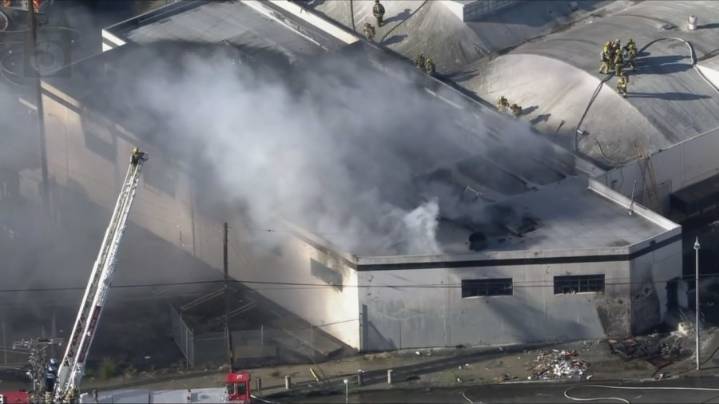 Firefighter hurt battling blaze in Los Angeles