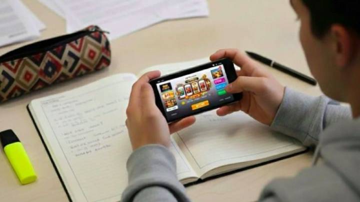 Apuestas ilegales en PBA: denunciaron más de 300 sitios y alertan por el acceso de menores