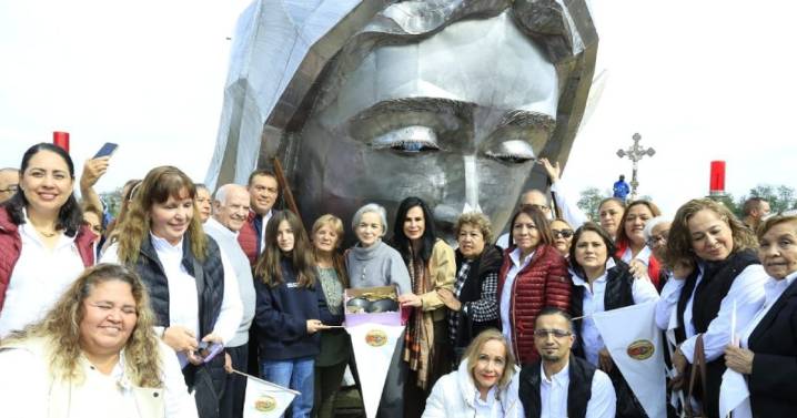María de Villarreal entrega las pupilas de la Virgen de la Misericordia en Tamaulipas