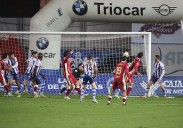 Los errores en las áreas condenan al Real Avilés ante el líder