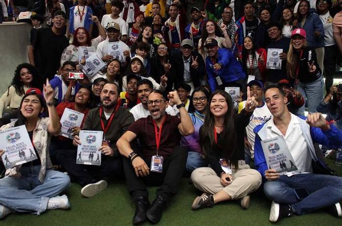 Jóvenes comunicadores reciben técnicas para batallar en redes sociales