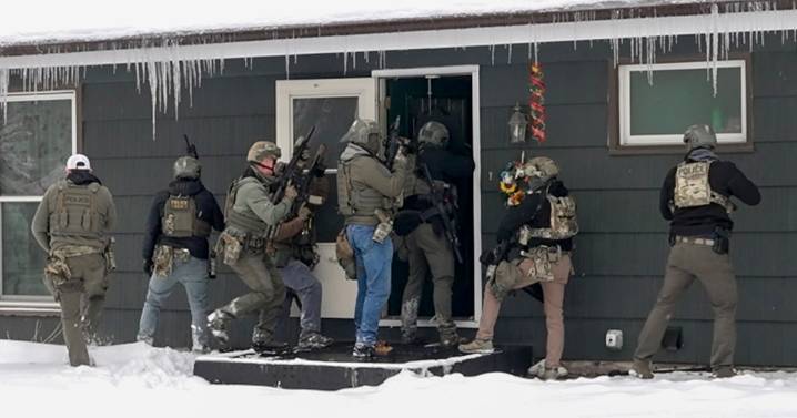 ICE operation shows the difficulty of immigration arrests amid pushback in frigid Minnesota