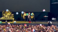 Garbage Fans Flood Crowd with Beach Balls Following Shirley Manson's Rant