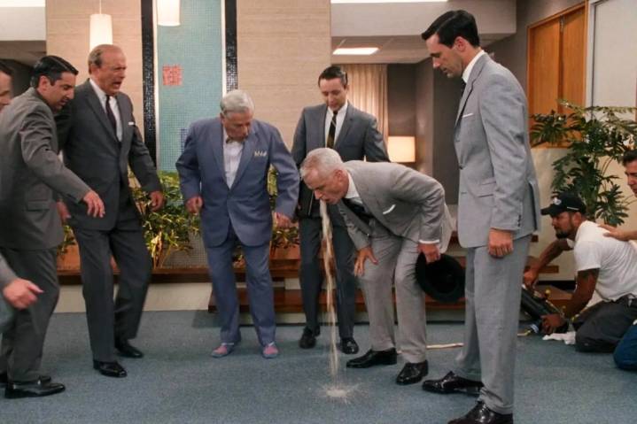 'Mad Men' Ultra HD Mistake: Tech Crew Visible in Roger Sterling Puking Scene