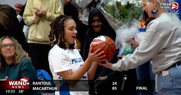 Lexi Meyer scores 1,000 career points as MacArthur wins at home
