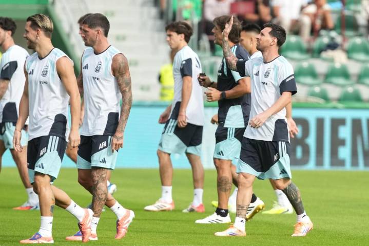 Argentina aguarda sorteo del Mundial atravesada por disputa Milei