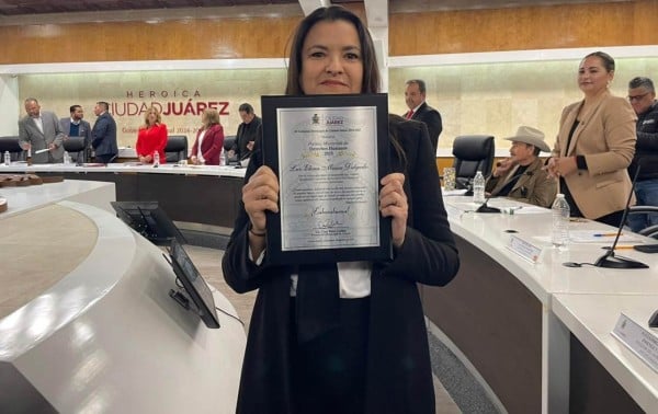 Cabildo entrega a Luz Elena Mears el premio al Defensor de los Derechos Humanos