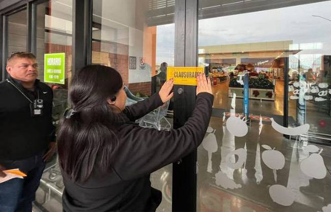 Frenan apertura de centro comercial