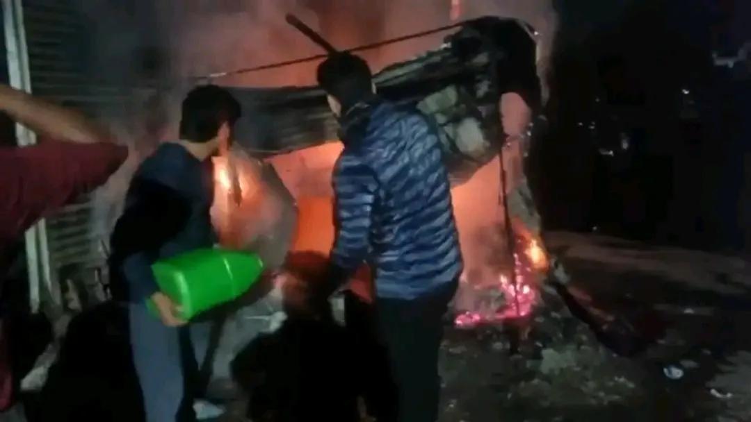 Two Shops gutted in midnight blaze in Rajouri