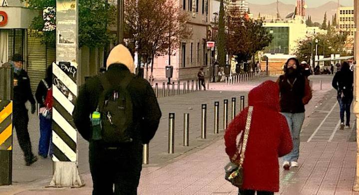 Salen con chamarras… sensación de 2ºC cubre la capital