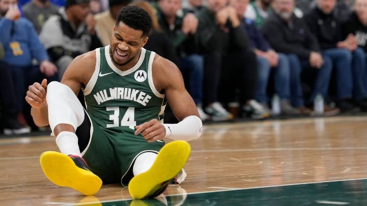 Sources: Bucks' Antetokounmpo out 2 to 4 weeks with calf strain