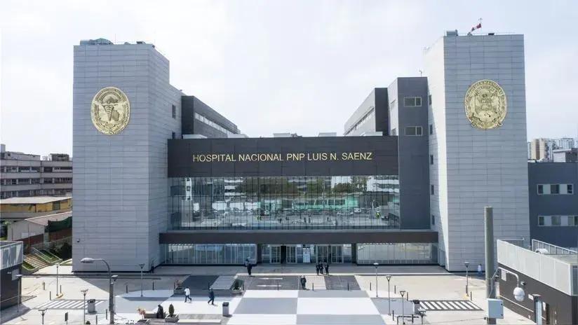 Denuncian que el Ministerio del Interior tiene 25 ambulancias nuevas abandonadas en el Hospital de la Policía