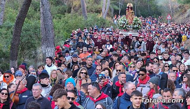 Más de 13.000 romeros acompañaron la imagen de La Santa desde su santuario en Sierra Espuña