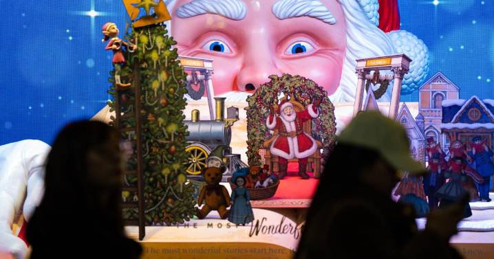 Macy's posts surprise profit with overhaul under new CEO resonating with shoppers