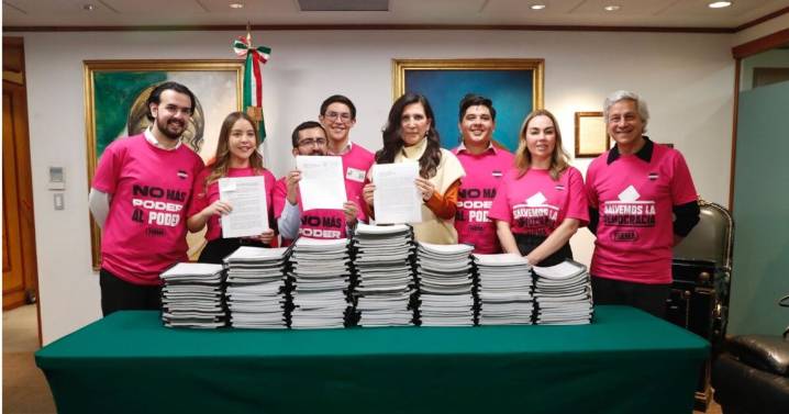 Iniciativa ciudadana vs. Régimen: Entregan 188 mil firmas en San Lázaro para salvar la democracia