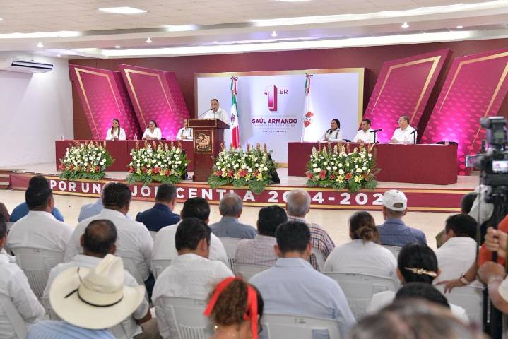 Atestigua Javier May Primer Informe del Gobierno Municipal de Centla