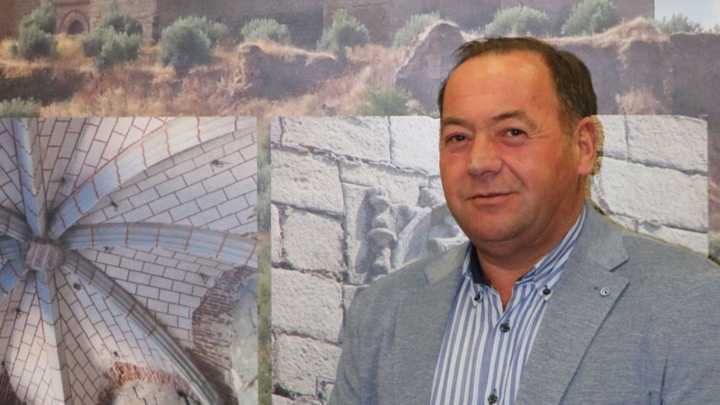 Dimite un alcalde socialista en Córdoba tras publicarse sus mensajes de carácter sexual a una subordinada: «Te tengo muchas ganas»