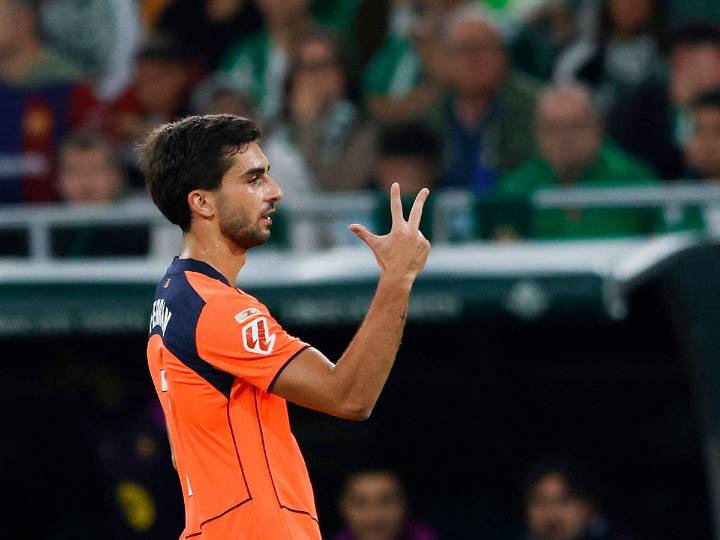 Ferran Torres se luce con triplete en goleada del Barcelona