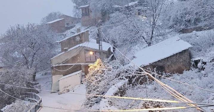 Jaén amanece con estampa blanca: las primeras nevadas del invierno tiñen Santiago