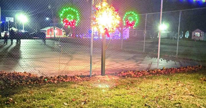 Chritsmas Tree Lighting Begins Holiday Season in Neosho Rapids