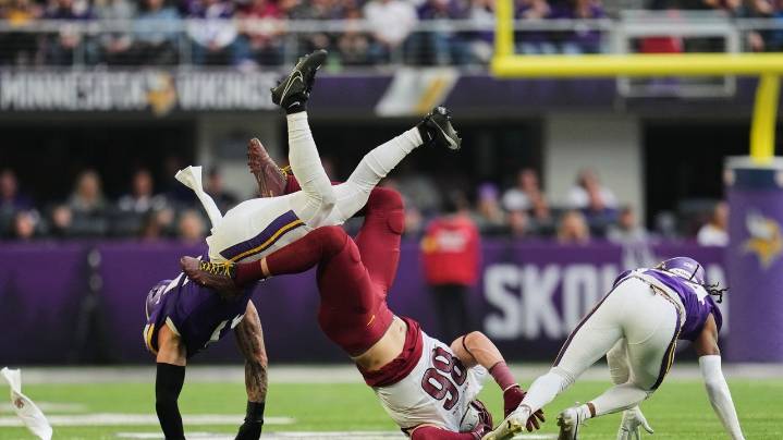 Commanders fear torn ACL for tight end Zach Ertz, lament loss of revered veteran