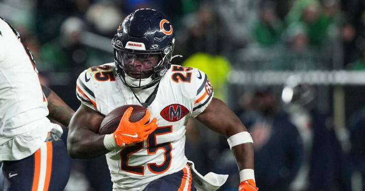 Bears try to protect NFC North lead as they face rival Packers