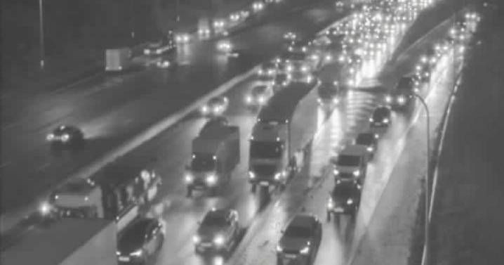 Major delays on M62 after all vehicles stopped for broken