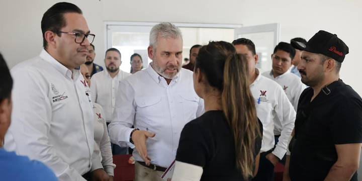 Alfredo Bedolla visitó Coahuayana, Michoacán, para dar seguimiento a las víctimas tras la explosión del coche bomba