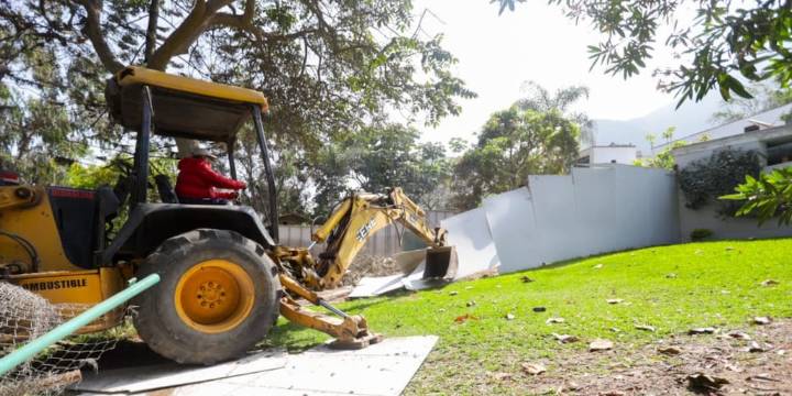 Más de 10 mil m² de espacios públicos fueron recuperados por la municipalidad de Surco al intervenir ocupaciones privadas en parques