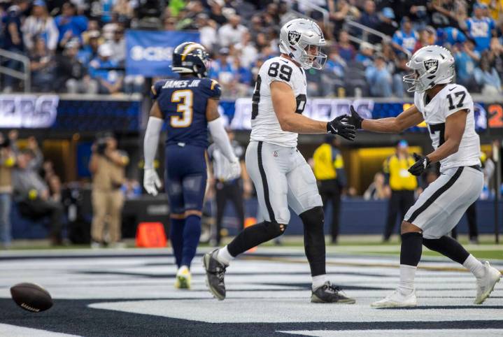 Raiders report card: Greg Olson’s offense no better than Chip Kelly’s