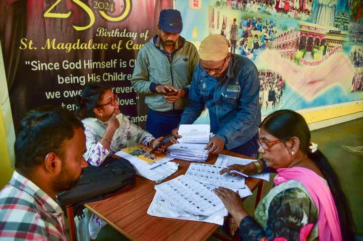 SC Asks States to Provide More Staff to EC for SIR Duty to Ease Pressure on BLOs