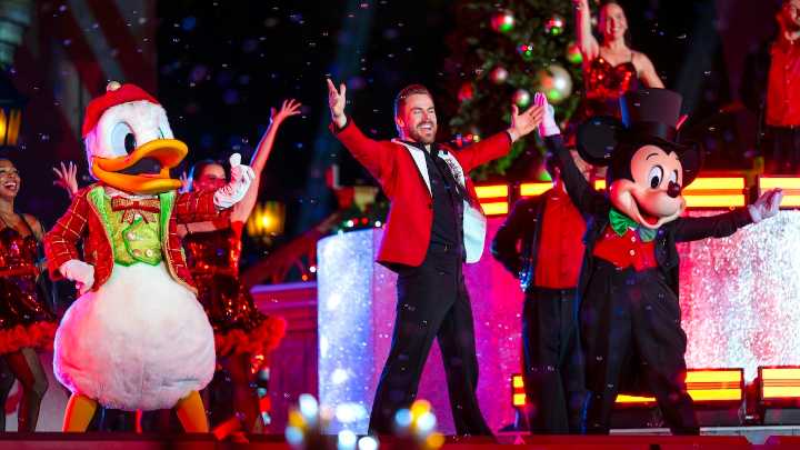 How to Watch Disney’s Holiday Spectacular Live for Free on Its 10th Anniversary