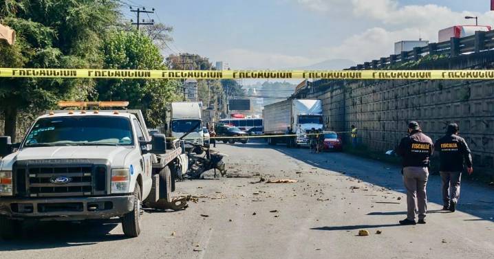 Taxi cargado de cuetes estalla en la México
