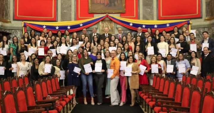 Más de 120 Contadores recibieron certificados del convenio ULA