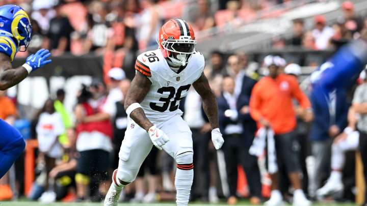 Browns sign RB Trayveon Williams, OT Jeremiah Byers