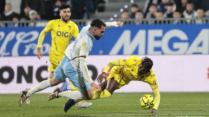 Paso atrás del Real Zaragoza ante el Cádiz (1