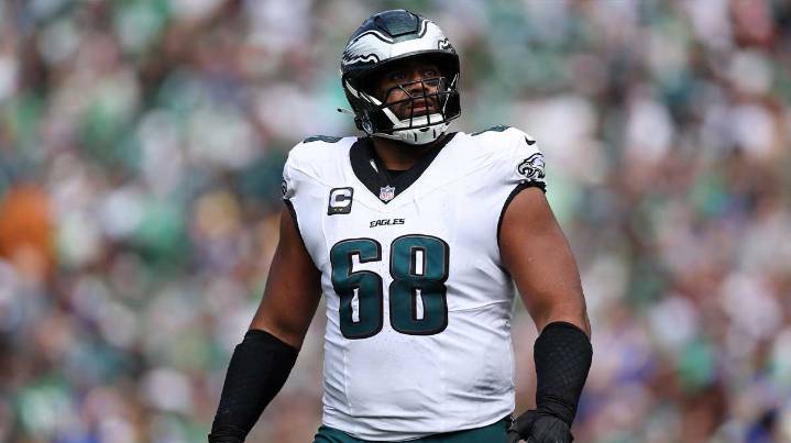 Eagles’ Jordan Mailata, Mekhi Becton share big man hug before MNF