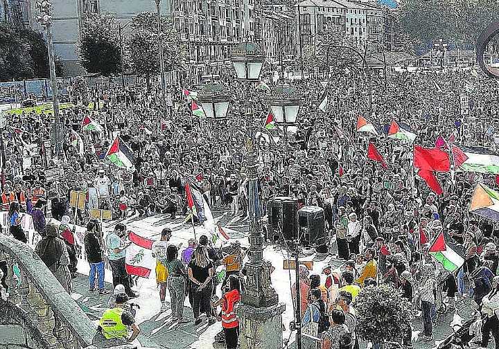 Cuatro ertzainas heridos y un detenido en una concentración pro