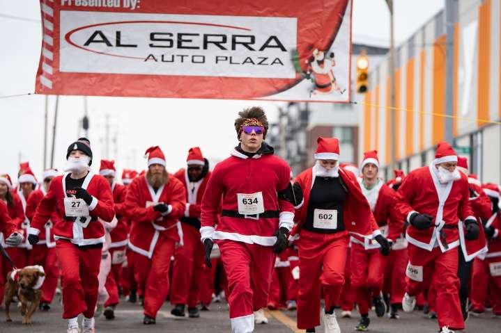 Hundreds of Santas ran through downtown Flint for 2025 festive event