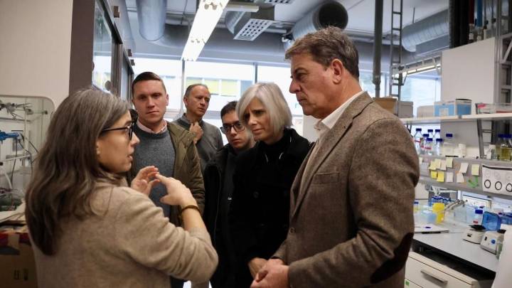 Besteiro critica la falta de ambición científica de la Xunta y la creación de centros de concentración para migrantes: «Es impropio de Galicia»