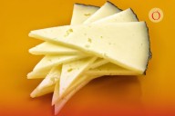 Estos quesos manchego te engañan y no son queso, según Profeco... ¿qué son?