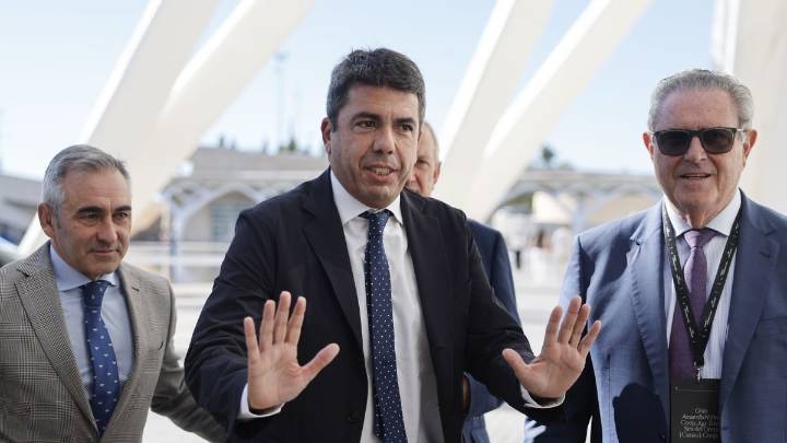 El WhatsApp de Mazón a Pradas tras alertarle el 29O de que "preocupa" el barranco del Poyo: "Cojonudo"