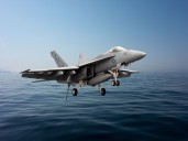 Tensión entre Venezuela y EU crece tras sobrevuelos militares en el Caribe; Oslo se prepara para el Nobel de María Corina Machado