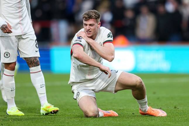 Chelsea make transfer decision after latest Liam Delap injury