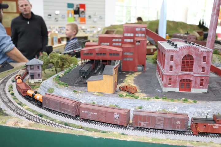 Model Railroad Club’s 20th Anniversary Holiday Show Steams Into James City County Library