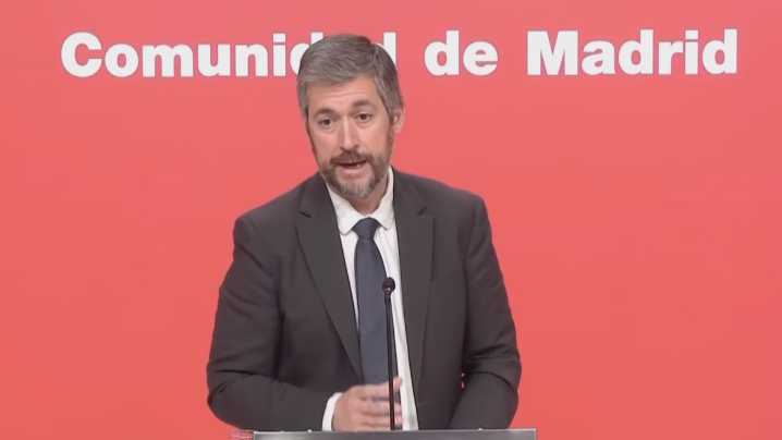 La Comunidad tilda de "fiesta de cumpleaños" del delegado su acto por la Constitución