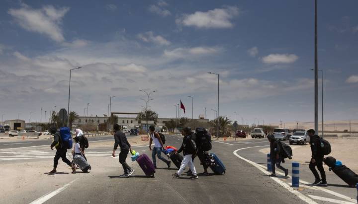 Cerca de 70 migrantes habrían logrado cruzar desde Chile hacia Perú tras burlar cerco de seguridad