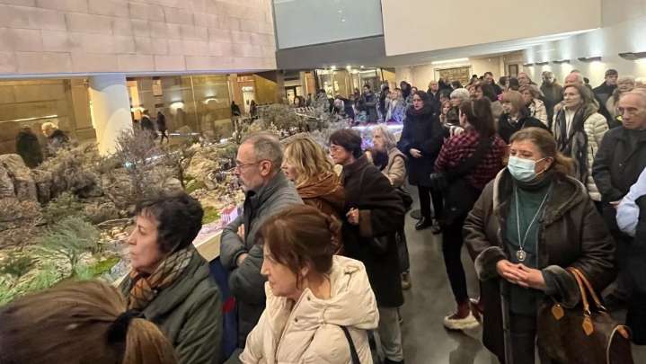 La inauguración del belén de la Diputación pone a Huesca en "modo Navidad"