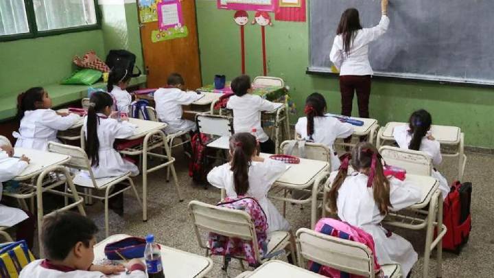 El Gobierno porteño obliga a maestros a usar un sistema digital para registrar su presentismo