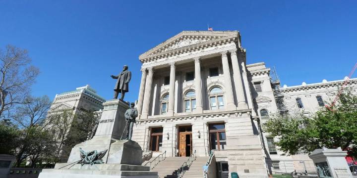 Republican lawmakers in Indiana face ‘a very dangerous and intimidating process’ as threats pile up while Trump pushes redistricting